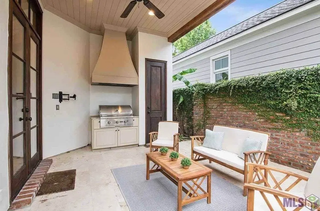 Freshly painted bathroom interior by Swift Painting LLC in Baton Rouge LA