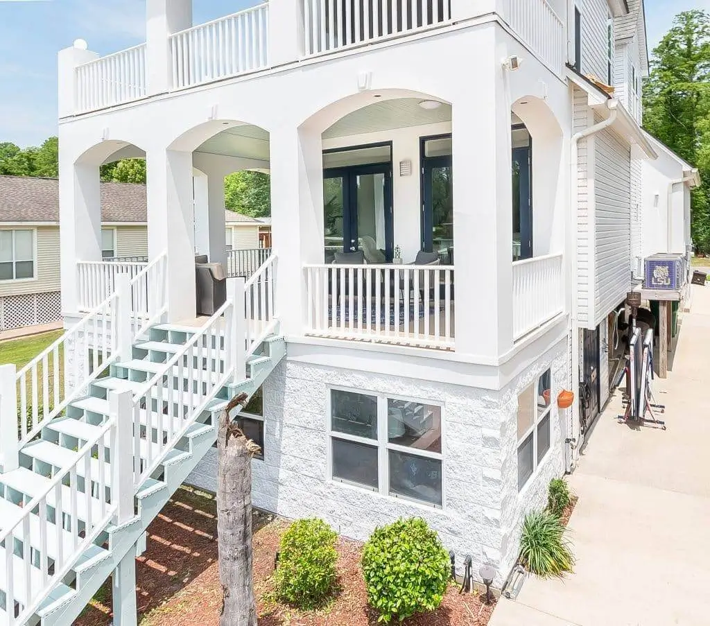 Swift Painting LLC performing expert exterior house painting in Baton Rouge